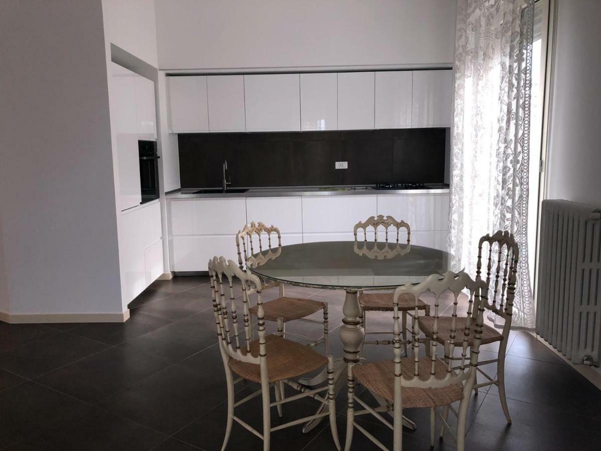 Апартаменты Casa Savoia Дезенцано-дель-Гарда Экстерьер фото