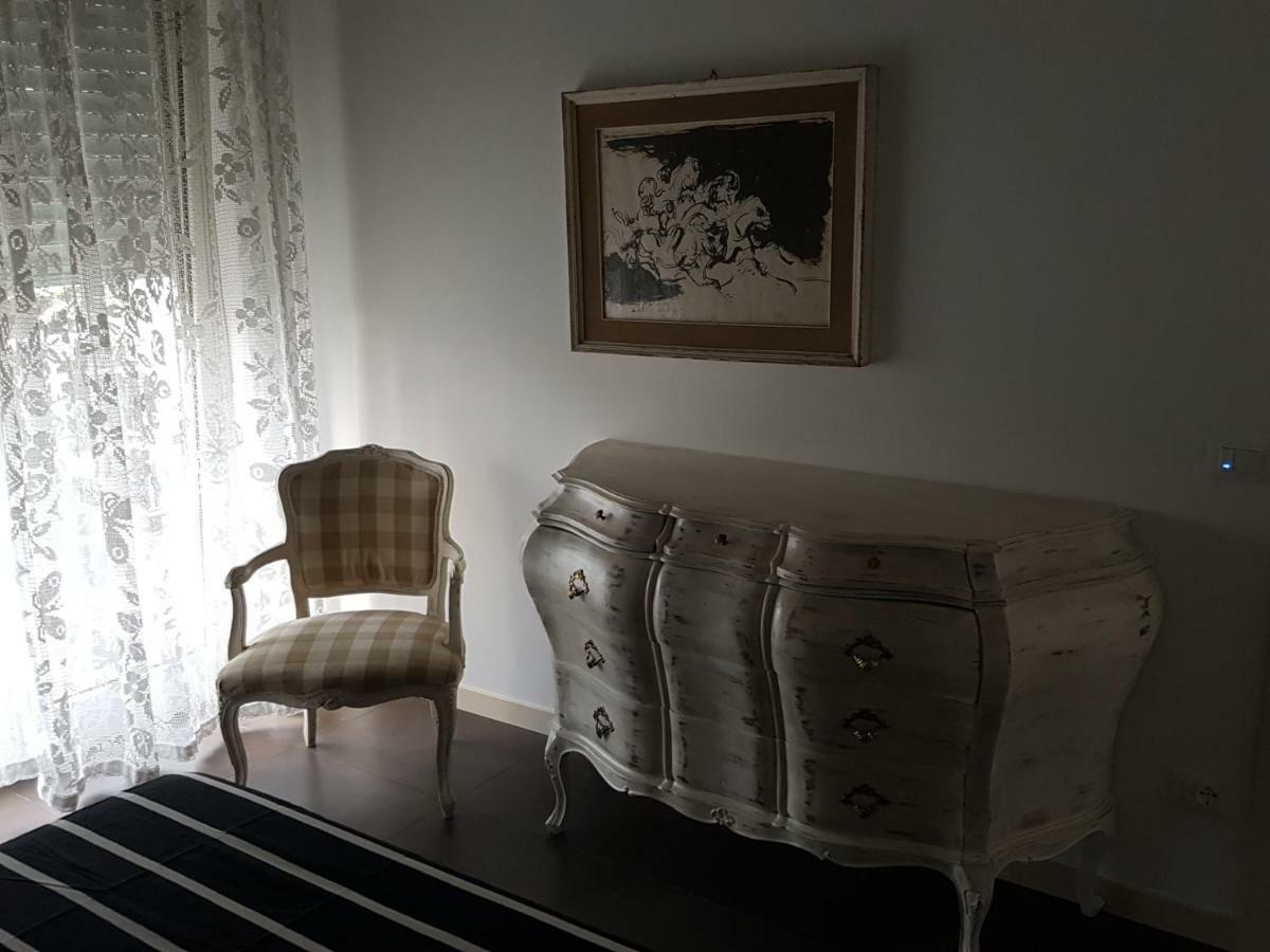 Апартаменты Casa Savoia Дезенцано-дель-Гарда Экстерьер фото